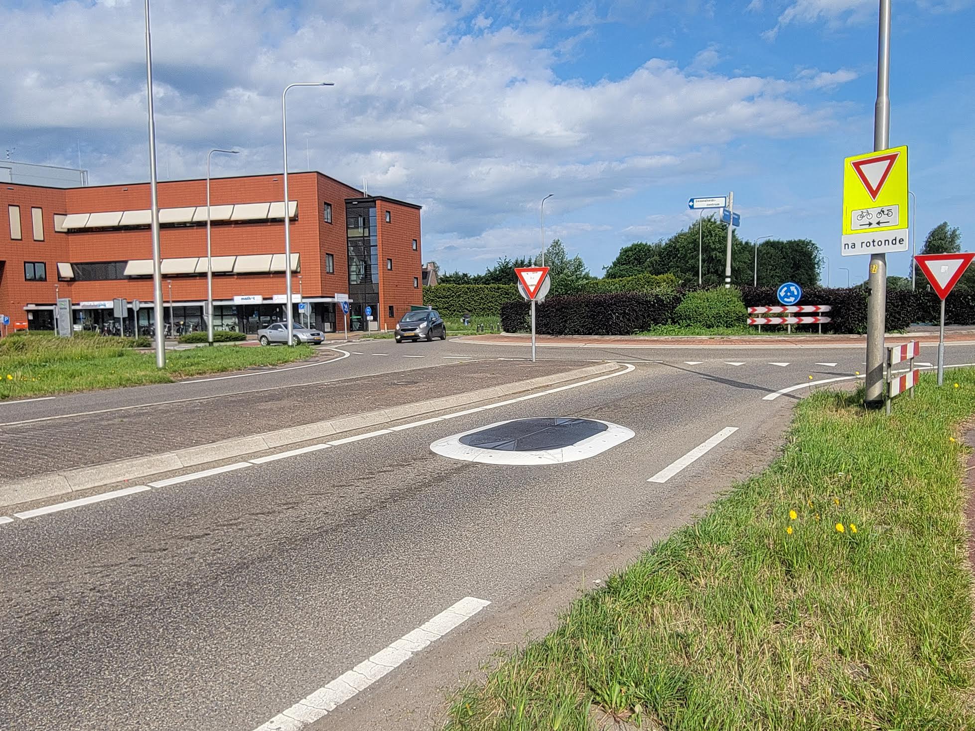 Rotonde kruising Koningin Máximalaan Uithoorn